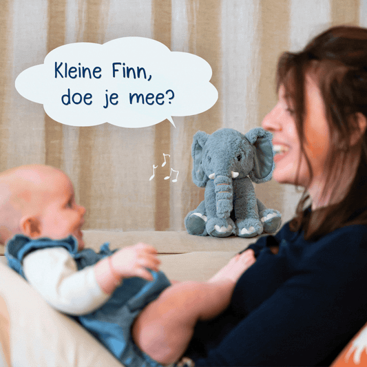 Spelen met zijn twee - speciaal gezongen voor jouw baby